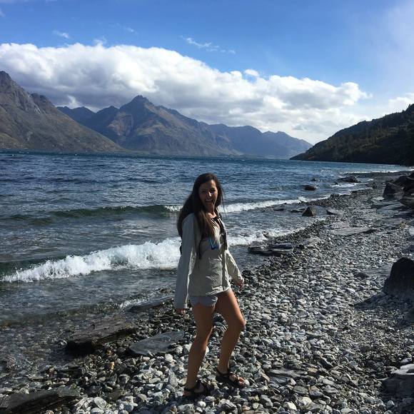 Meet your Posher, Elle - Picture 1 of 1